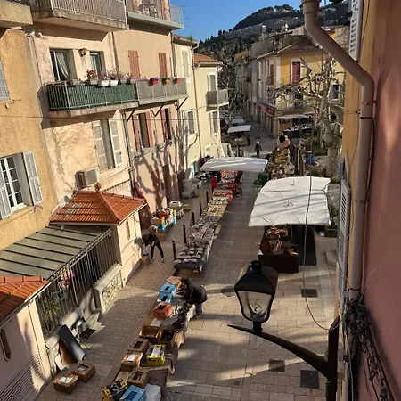 Un Balcon, Au Coeur Du Village *
