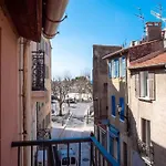 Un Balcon, Au Coeur Du Village