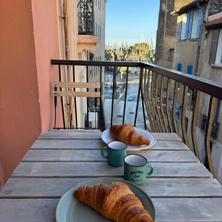 Un Balcon, Au Coeur Du Village Apartmán *