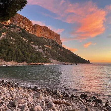 Un Balcon, Au Coeur Du Village Cassis