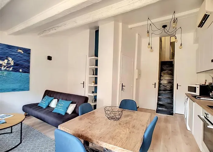 Un Balcon, Au Coeur Du Village