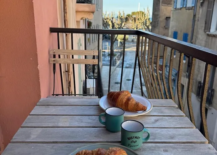 Un Balcon, Au Coeur Du Village Apartment *