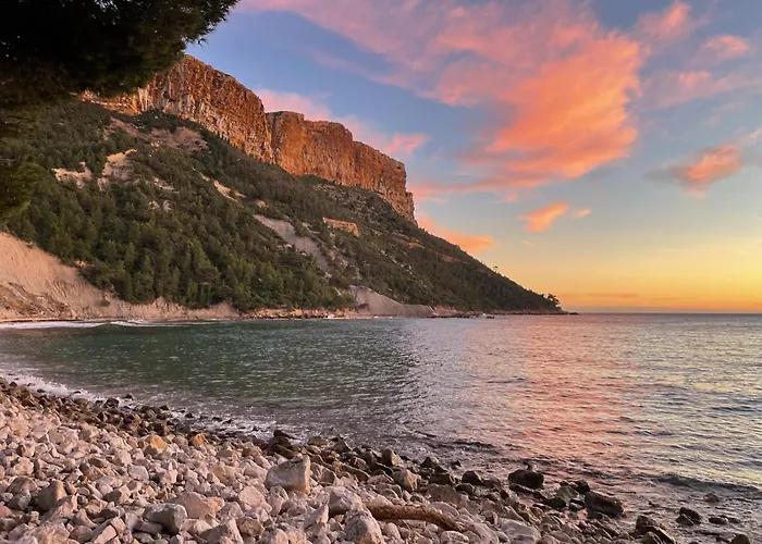 Un Balcon, Au Coeur Du Village Cassis